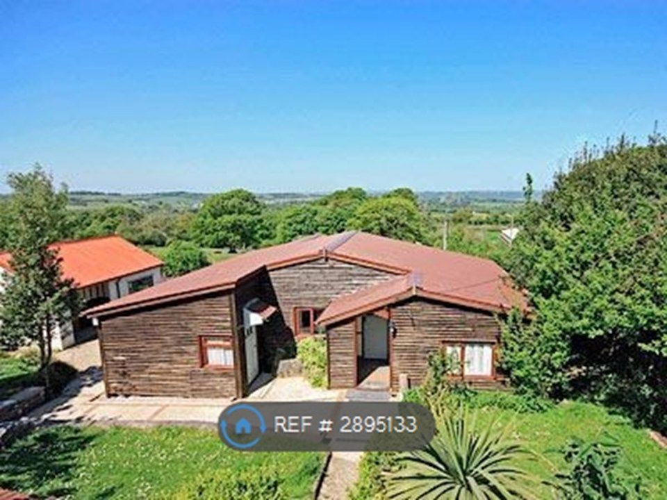 Property photo 1 of 6 Caban Coed