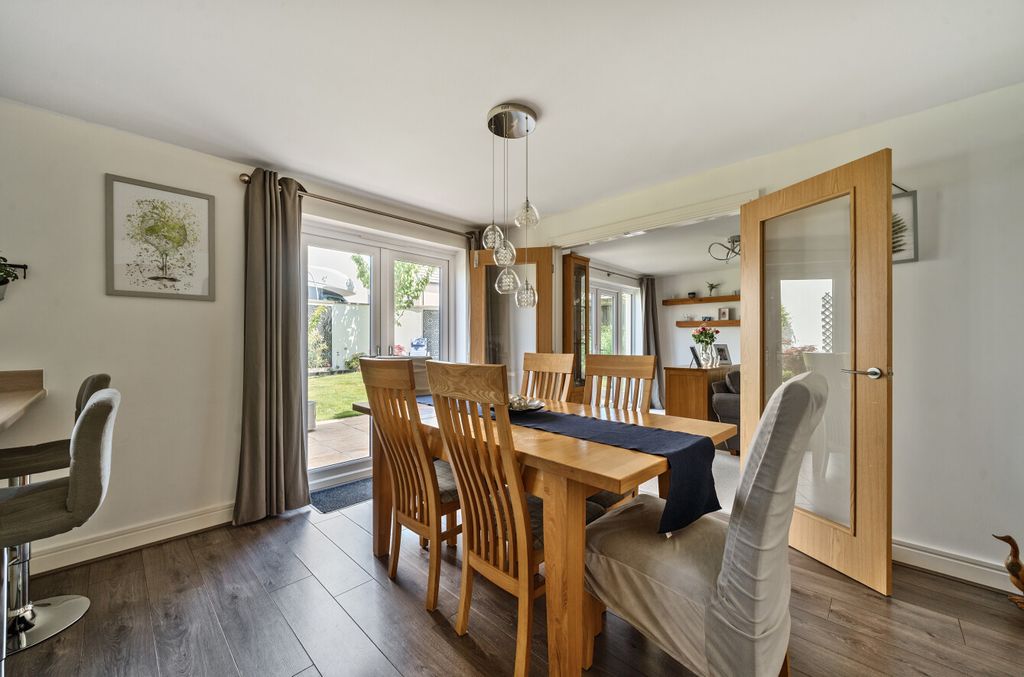 Property photo 2 of 22 1300724-11-683Db0...