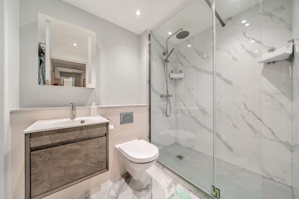 Property photo 2 of 13 Bathroom