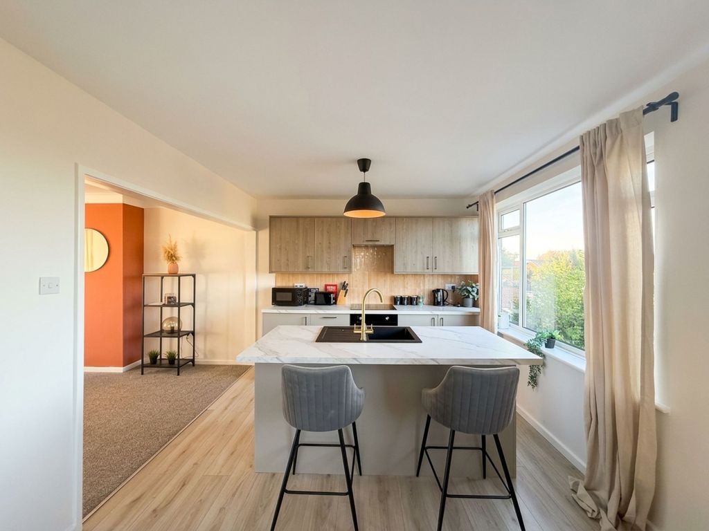 Property photo 1 of 10 Kitchen