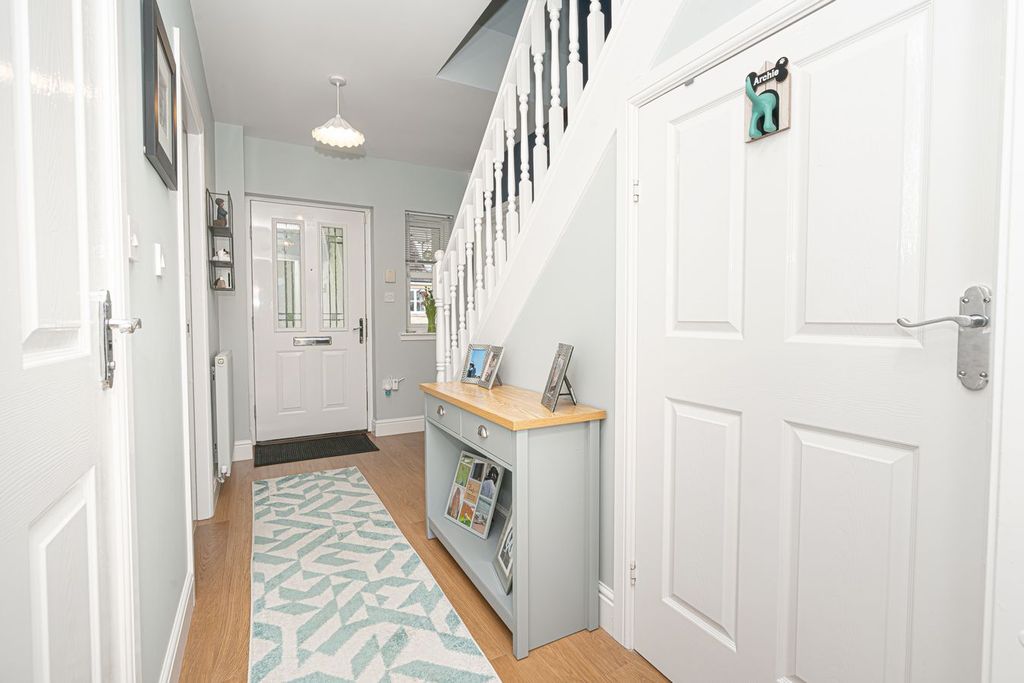 Property photo 2 of 32