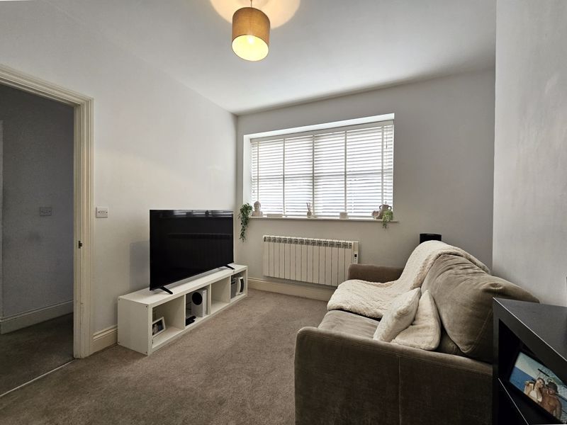 Property photo 3 of 12 Photo 7