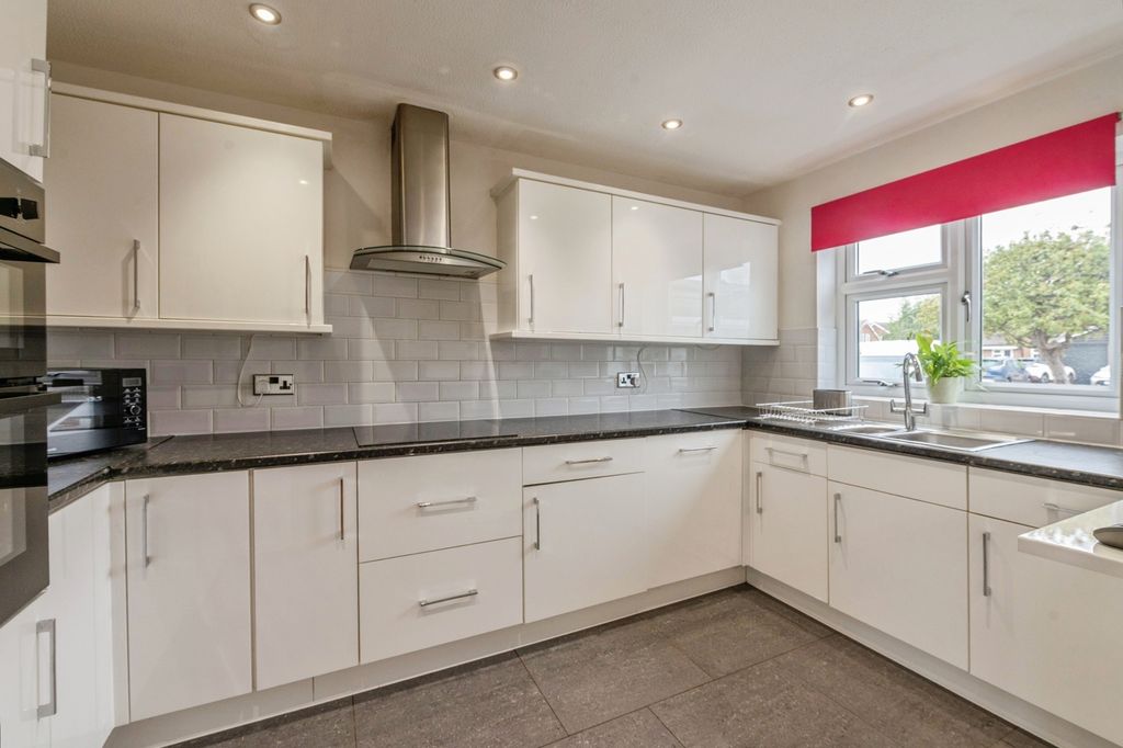 Property photo 3 of 17 Kitchen