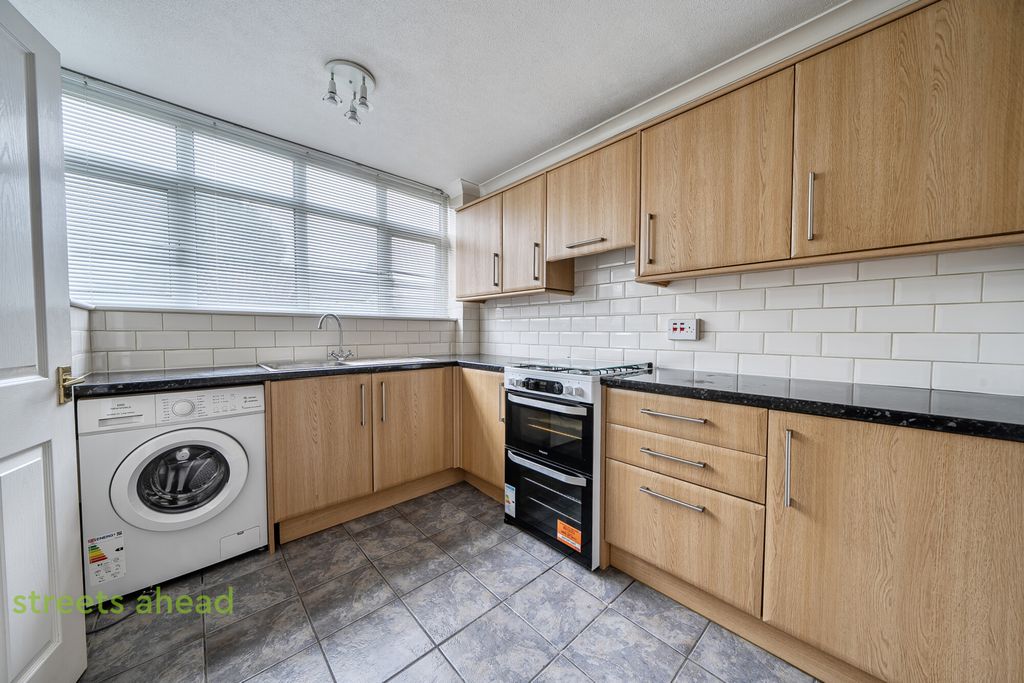 Property photo 2 of 17 A88A24c8-17F3-4B4...