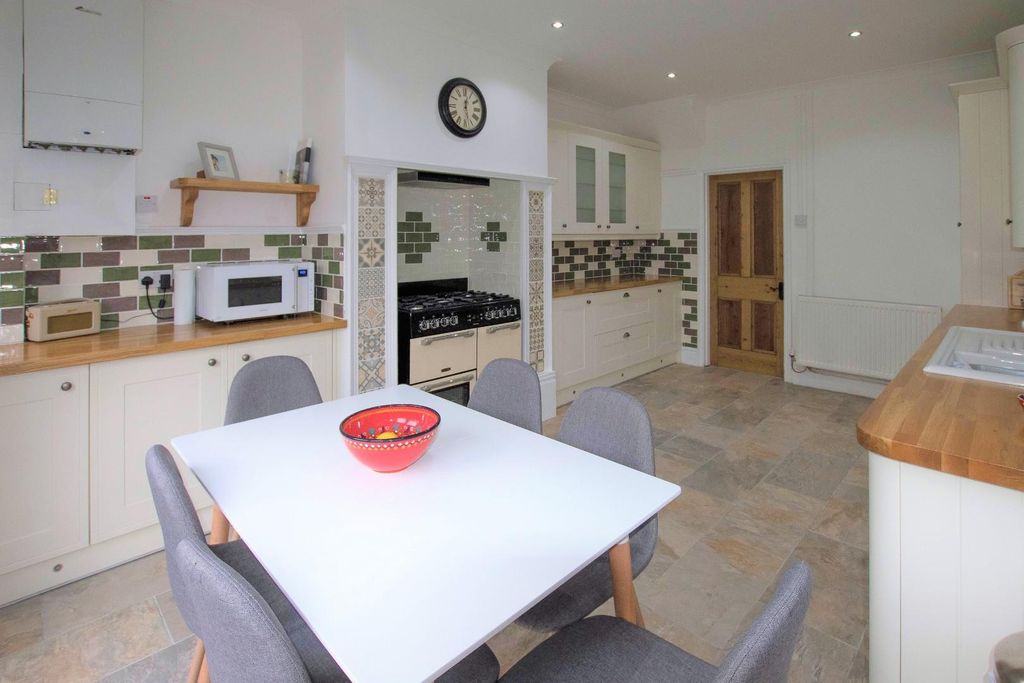 Property photo 1 of 19 Market Road 16-4.Jpg