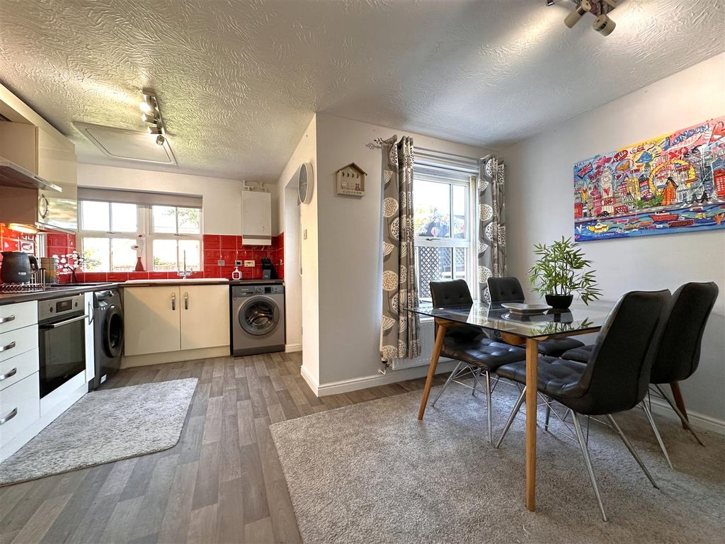 Property photo 2 of 24 Open-Plan Dining Kitchen 829