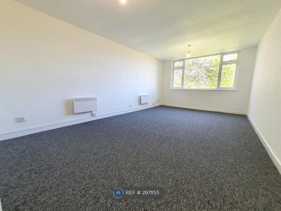 Property photo 2 of 18 Lounge