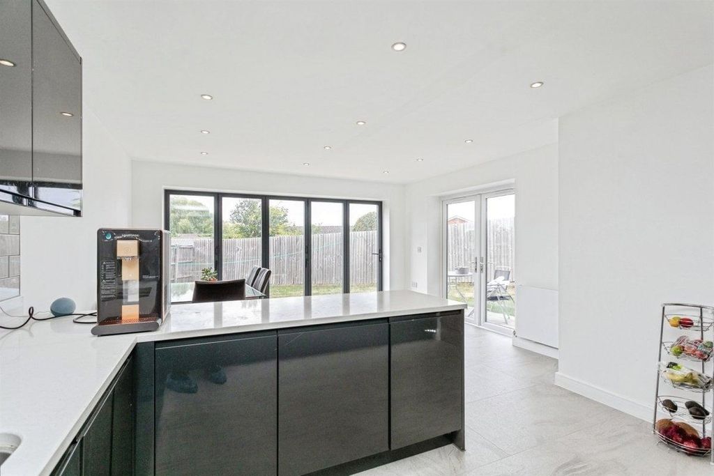 Property photo 3 of 12 83Efa191-B0B6-48A2-9A94-26F25A63B421.Jpg