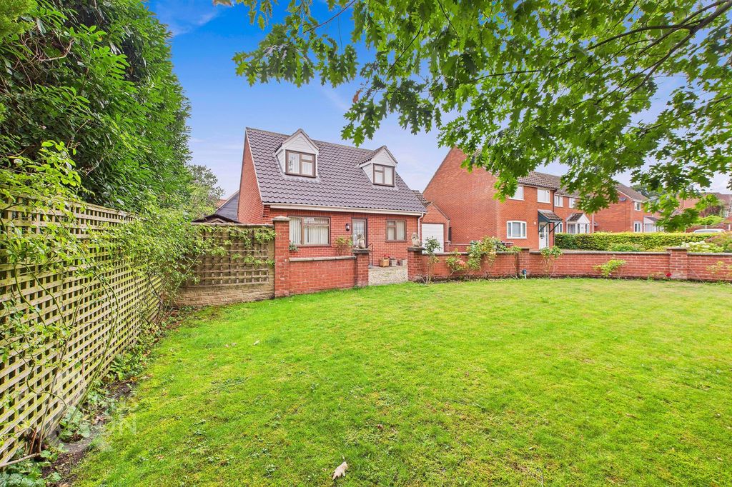 Property photo 2 of 25