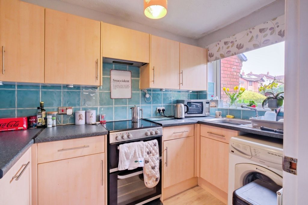 Property photo 3 of 13 Kitchen