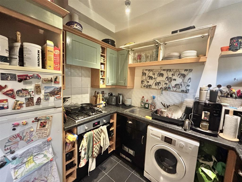 Property photo 2 of 6 Kitchen