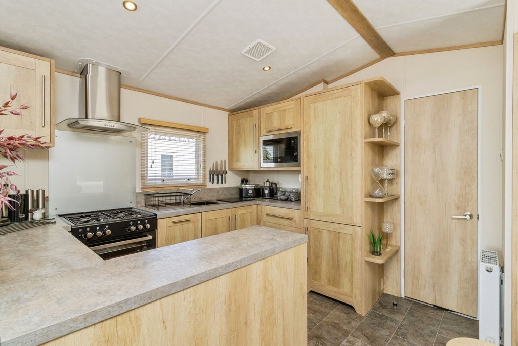 Property photo 3 of 17 Pbox-Img.Jpg