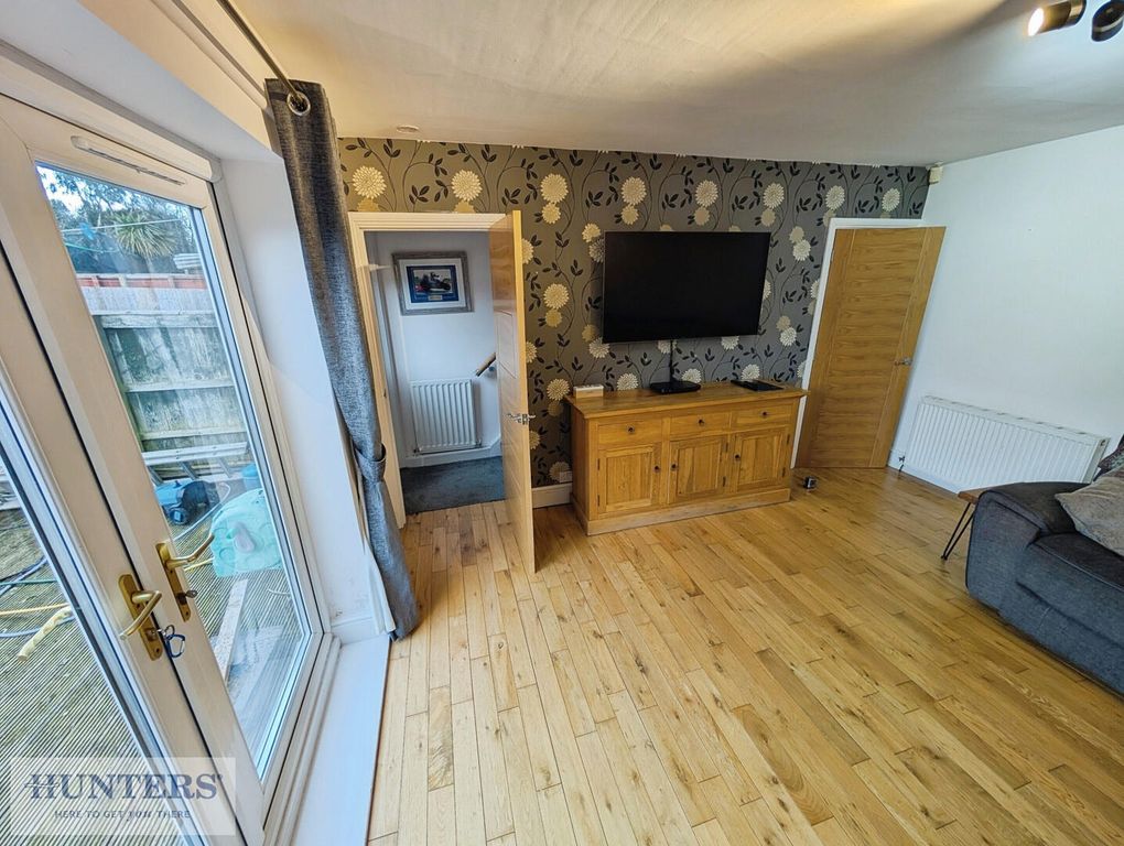 Property photo 3 of 16 Lounge