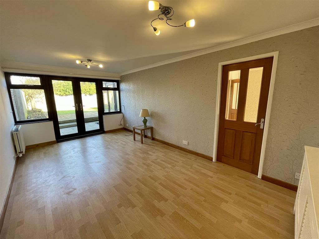 Property photo 2 of 14 Lounge