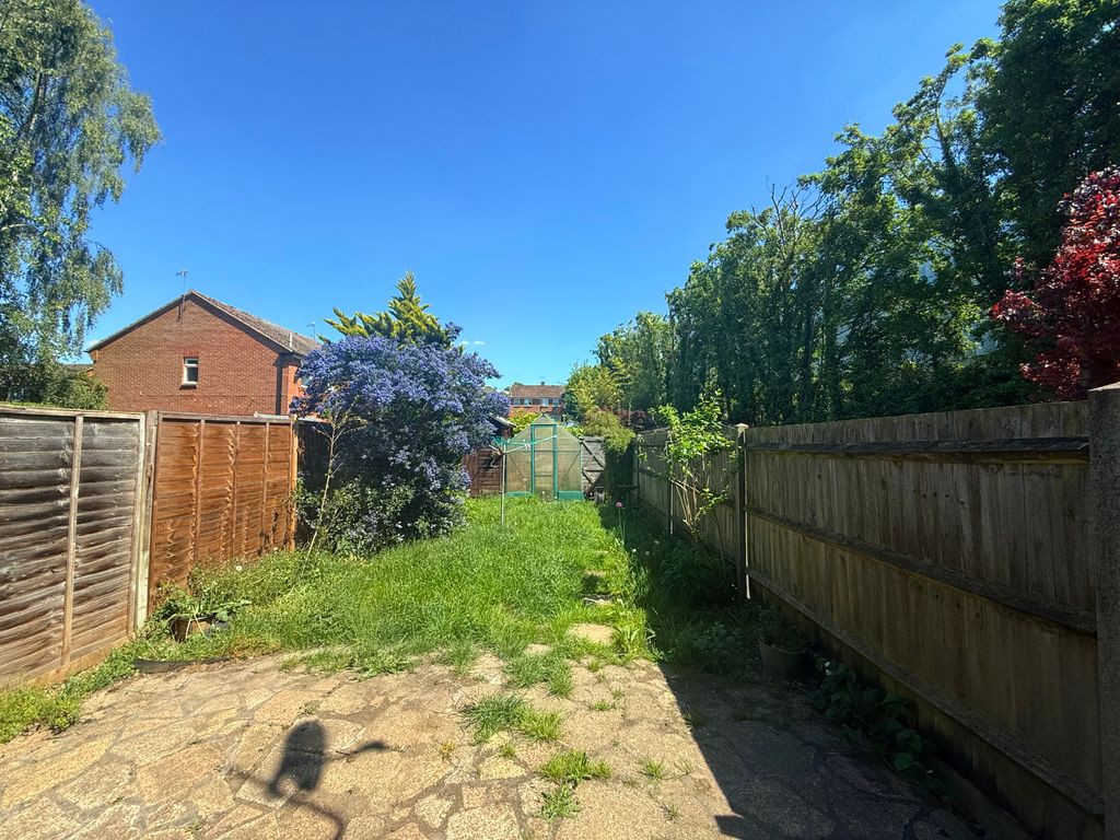 Property photo 2 of 8 Garden