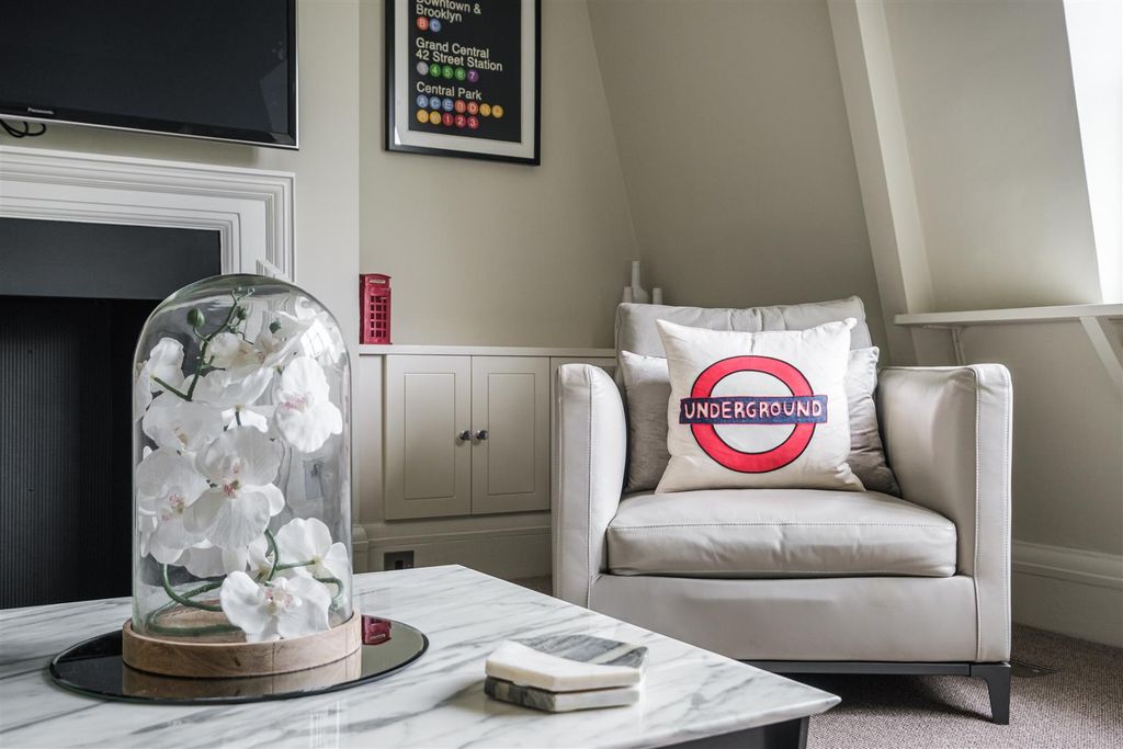 Property photo 3 of 21 14-18-E-Sloane-Court-East-11.Jpg