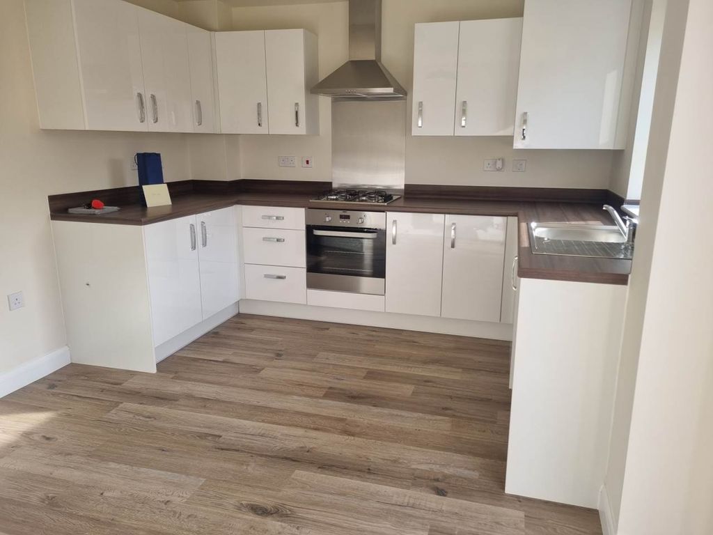 Property photo 3 of 12 Kitchen