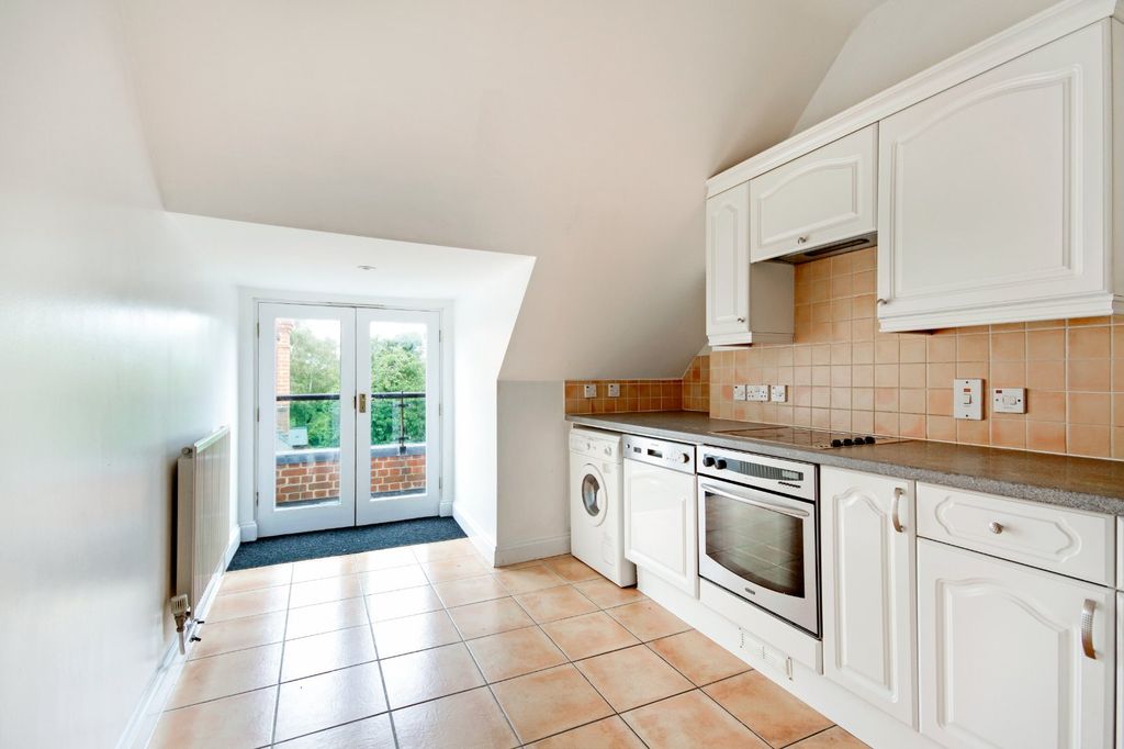 Property photo 3 of 9 Kitchen