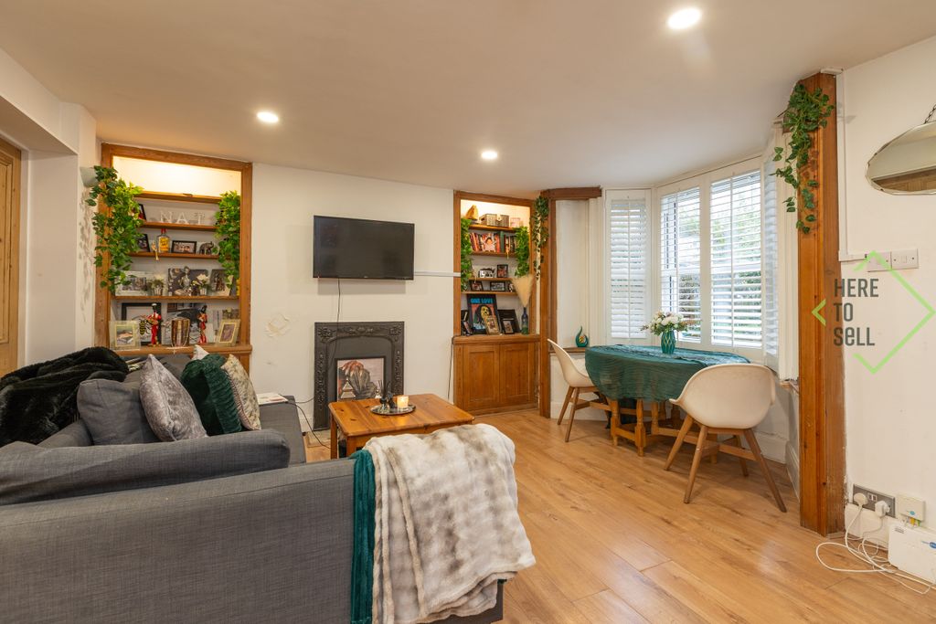 Property photo 1 of 12 68A Regina Road N4-26