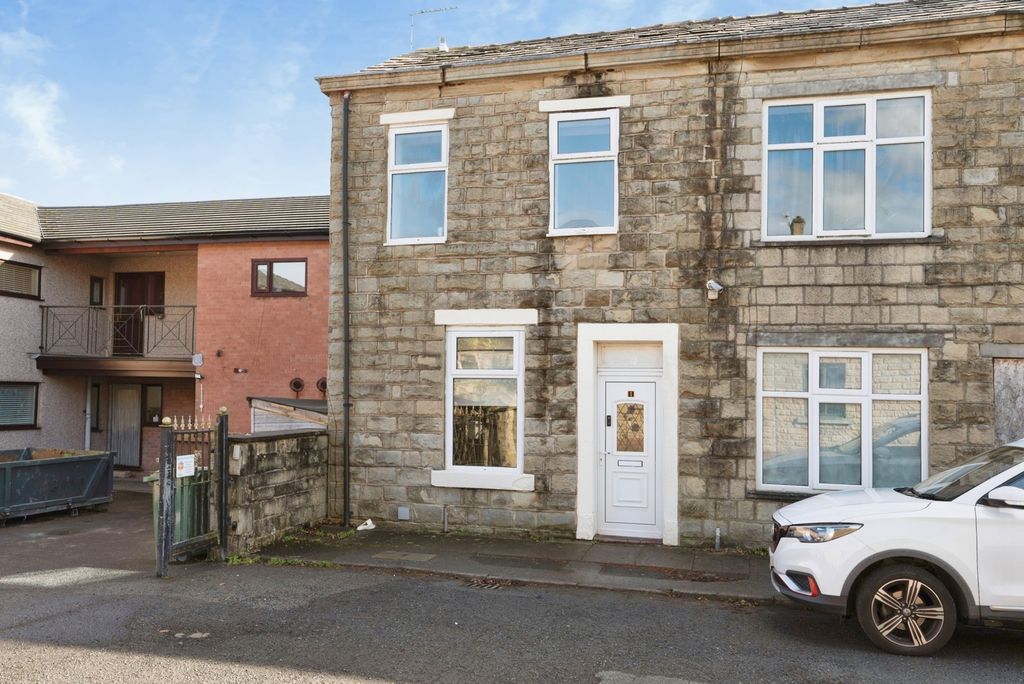 Property photo 1 of 14 External