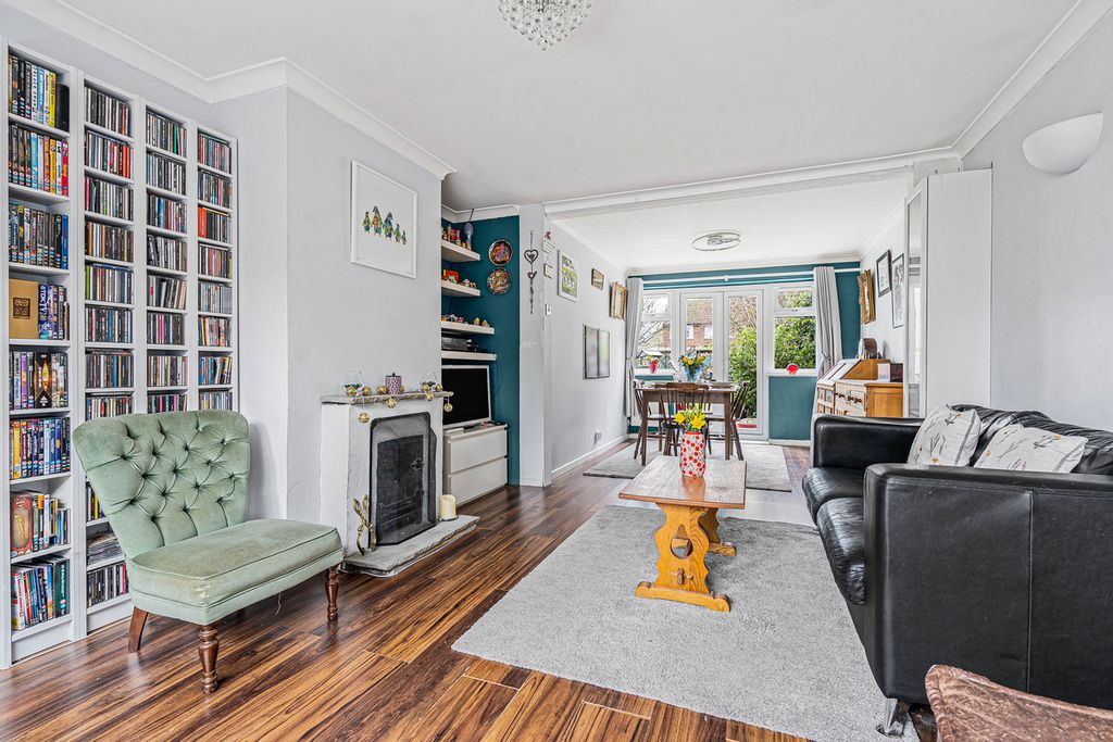 Property photo 2 of 28