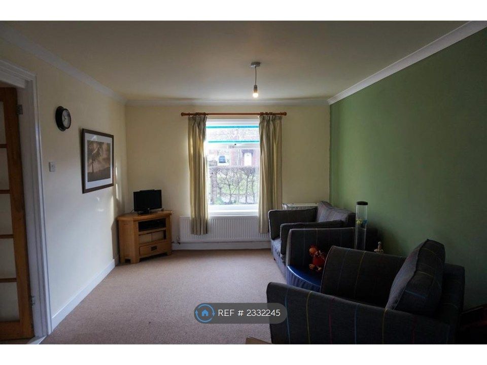 Property photo 3 of 7 Lounge