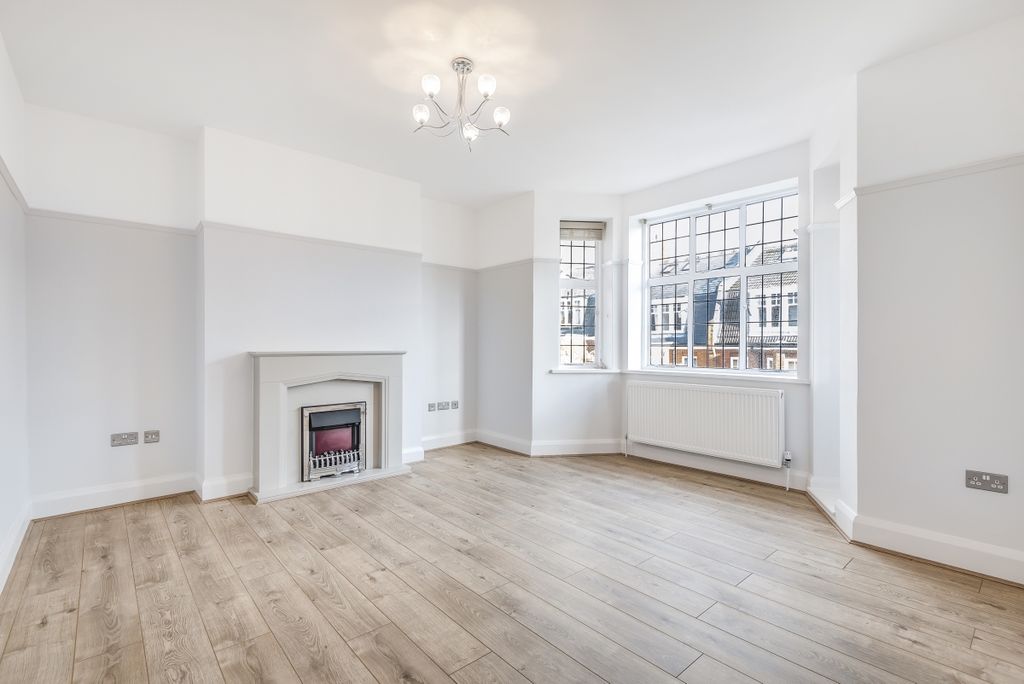 Property photo 1 of 13 394927 (2)