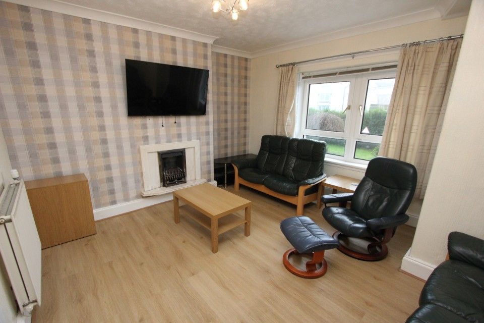 Property photo 3 of 16 Lounge