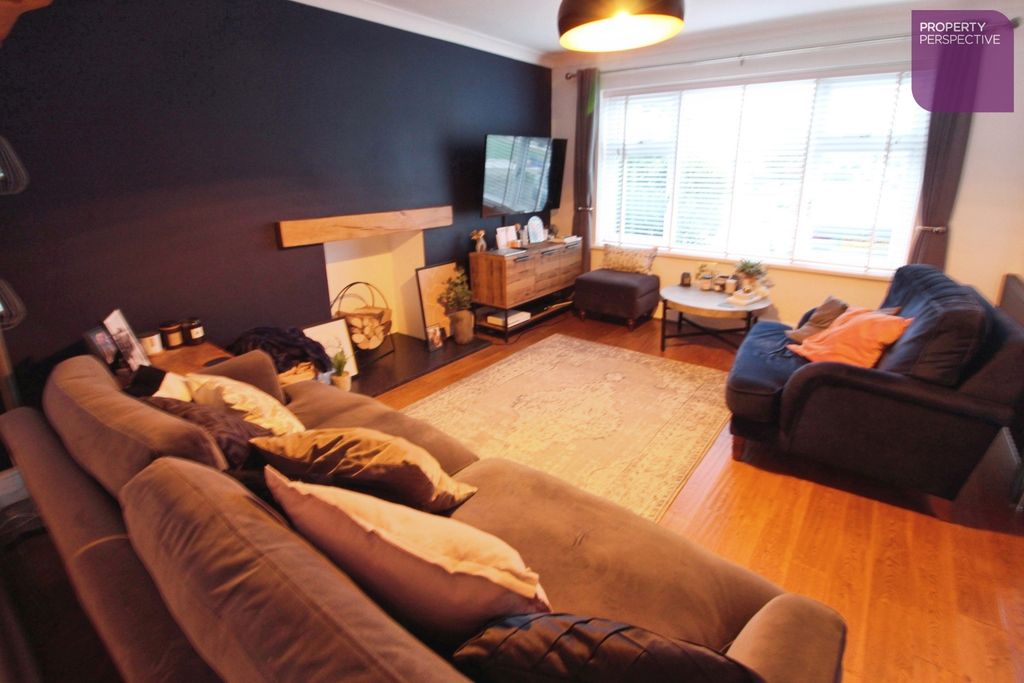 Property photo 2 of 10 Lounge