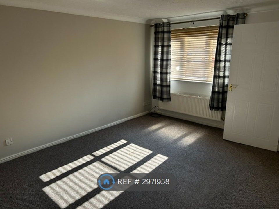 Property photo 3 of 13 Lounge