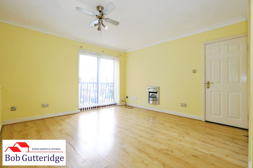 Property photo 2 of 17 Open Plan Lounge / Dining Room