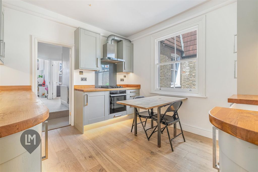 Property photo 3 of 7 Kitchen/Dining Room