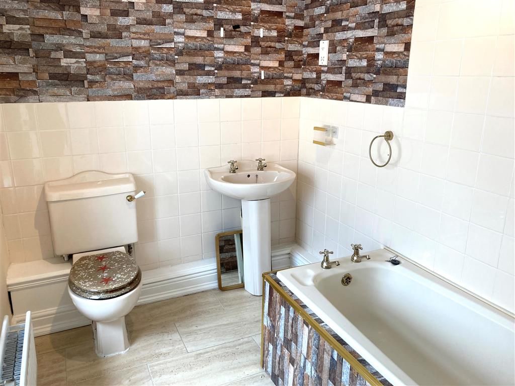Property photo 3 of 7 Bathroom