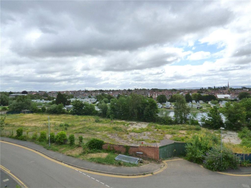 Property photo 2 of 10 Balcony