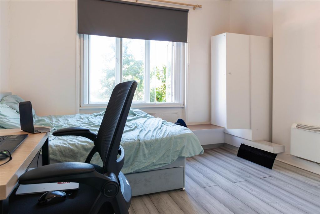 Property photo 2 of 4 Bed Area.Jpg