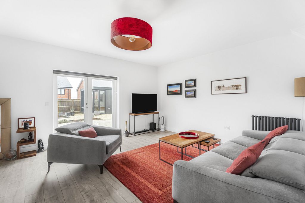 Property photo 2 of 33