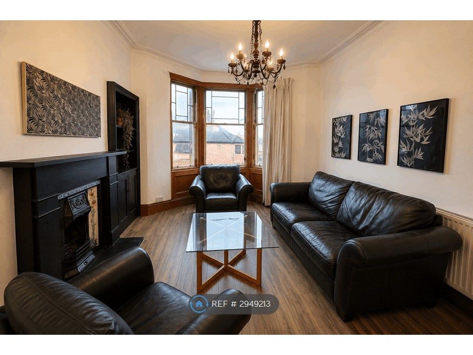 Property photo 1 of 9 Elegant Bay Window Lounge
