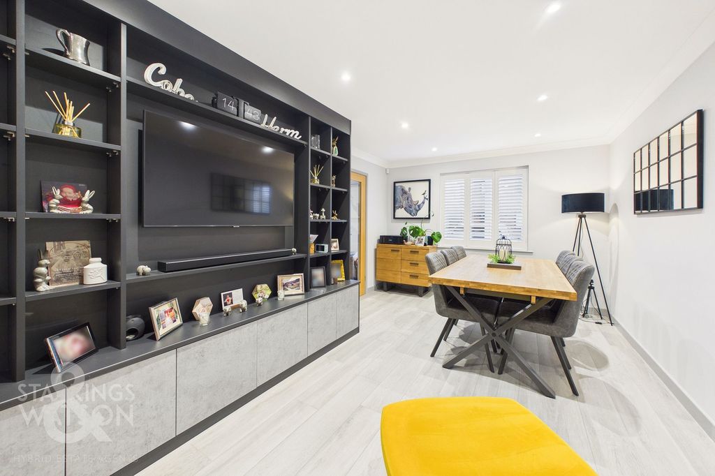 Property photo 2 of 22