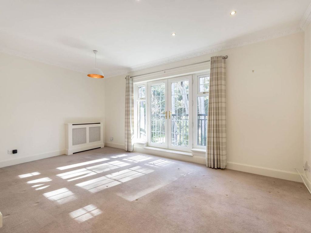 Property photo 3 of 14 57329_Symecrescent_004