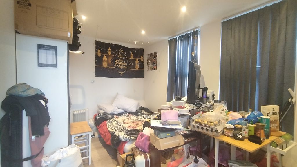 Property photo 1 of 6 Bedroom