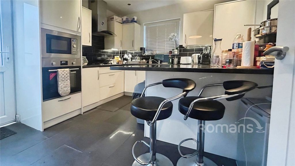 Property photo 3 of 14 Kitchen