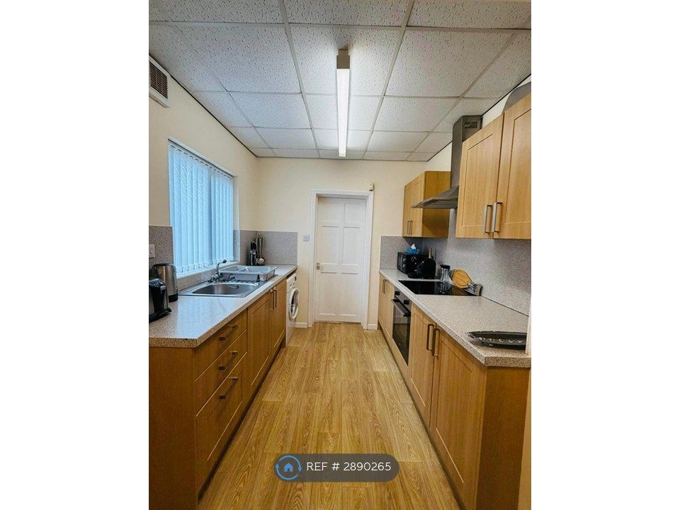 Property photo 2 of 11 Kitchen