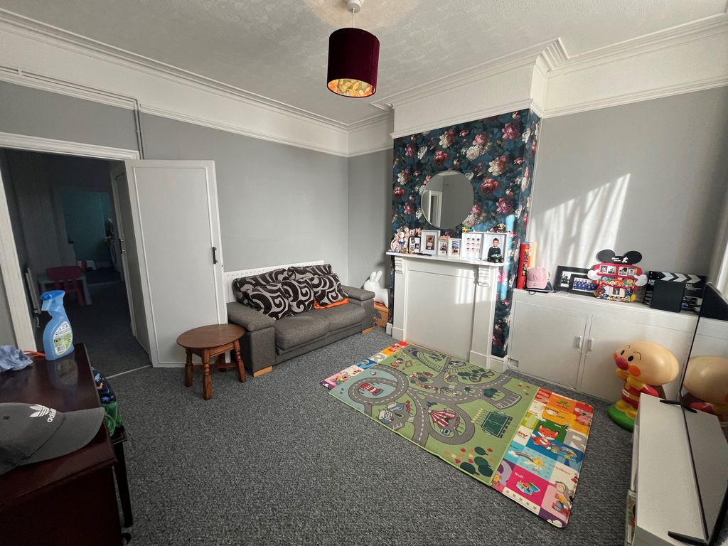 Property photo 2 of 8 1