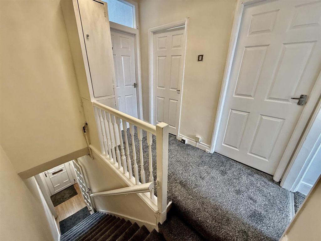 Property photo 3 of 11 Stairway/Landing