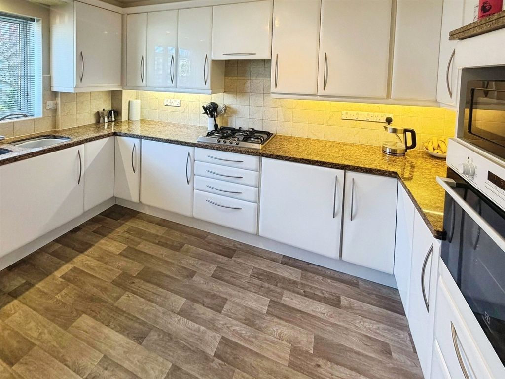 Property photo 2 of 11 Kitchen