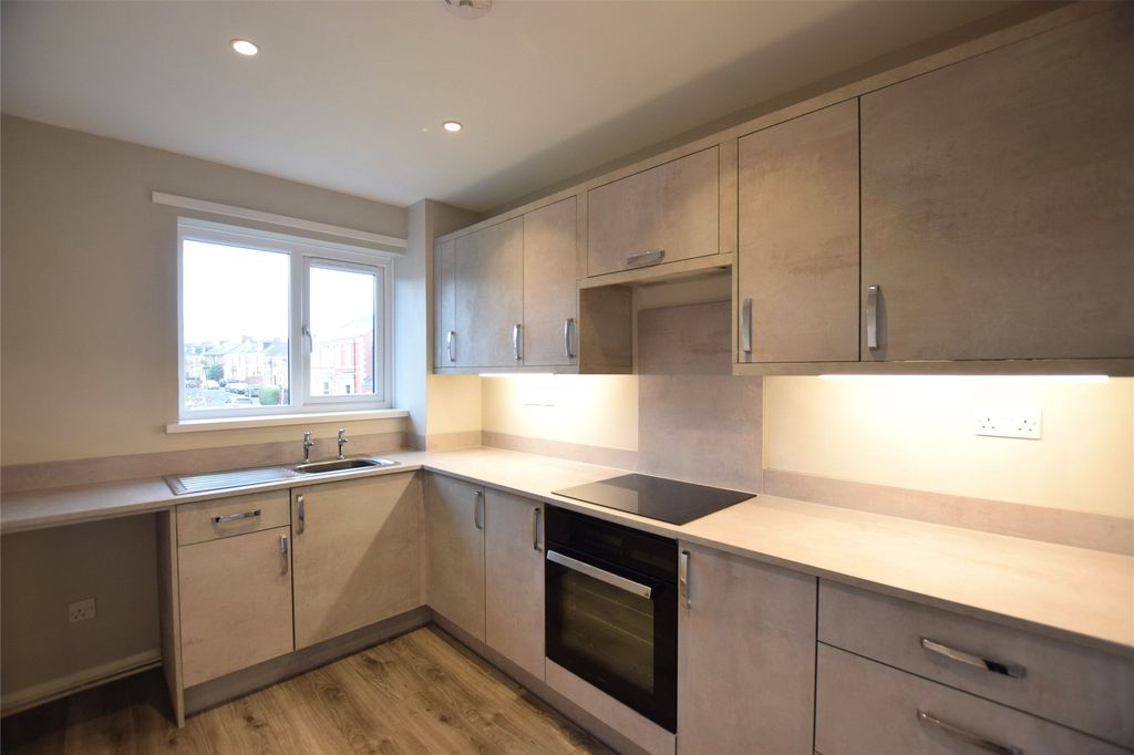 Property photo 1 of 8 Kitchen