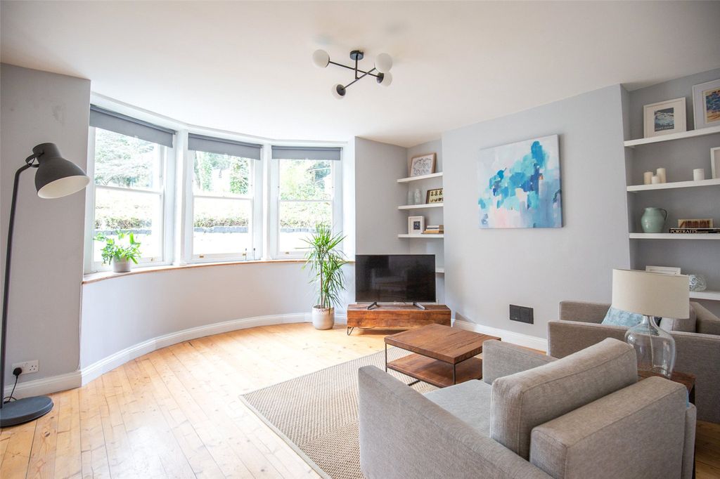 Property photo 2 of 16 Picture No. 12