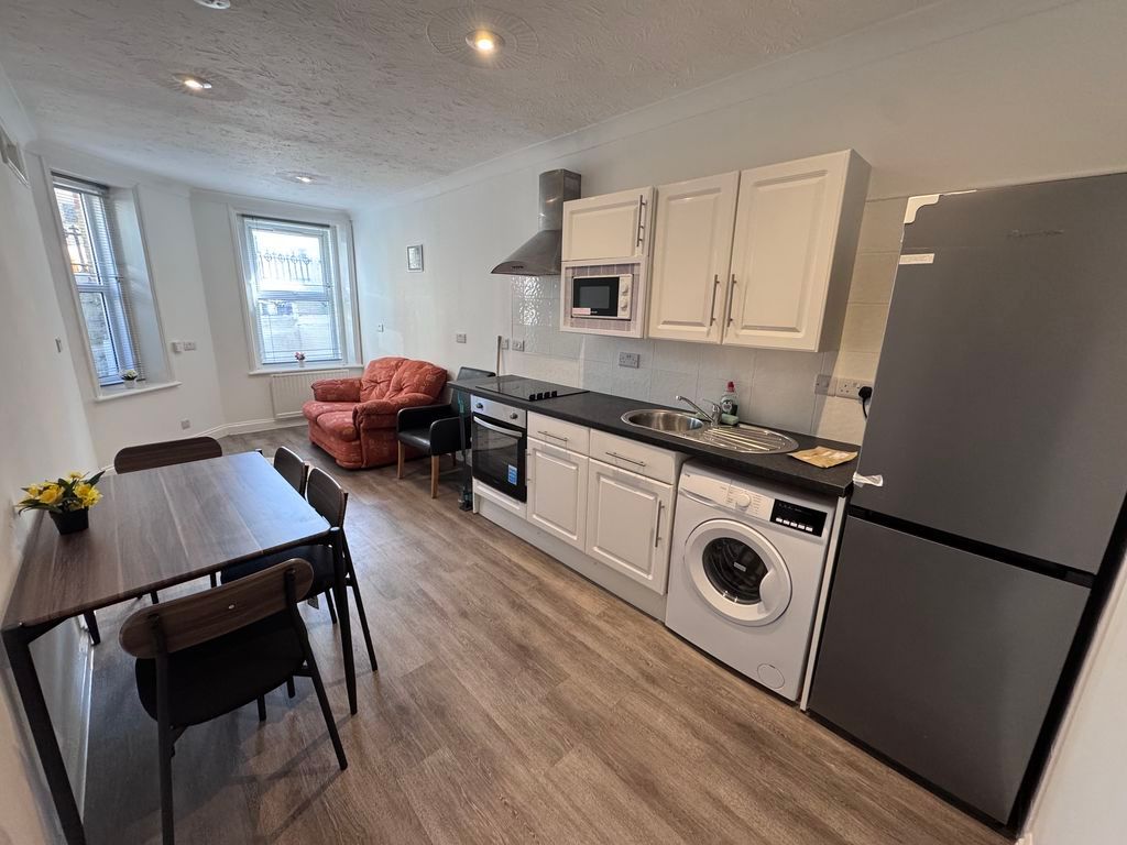 Property photo 3 of 8 Photo 2