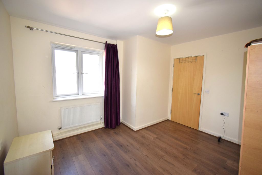 Property photo 3 of 11 Bedroom 2