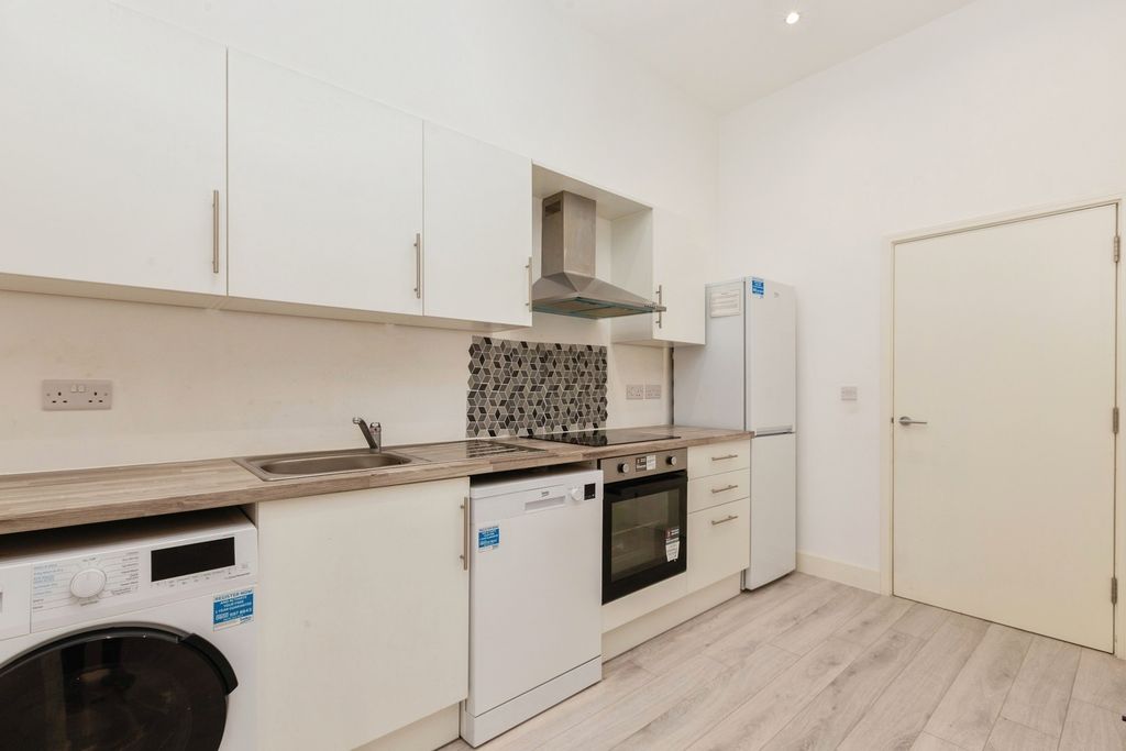 Property photo 3 of 9 Pbox-Img.Jpg